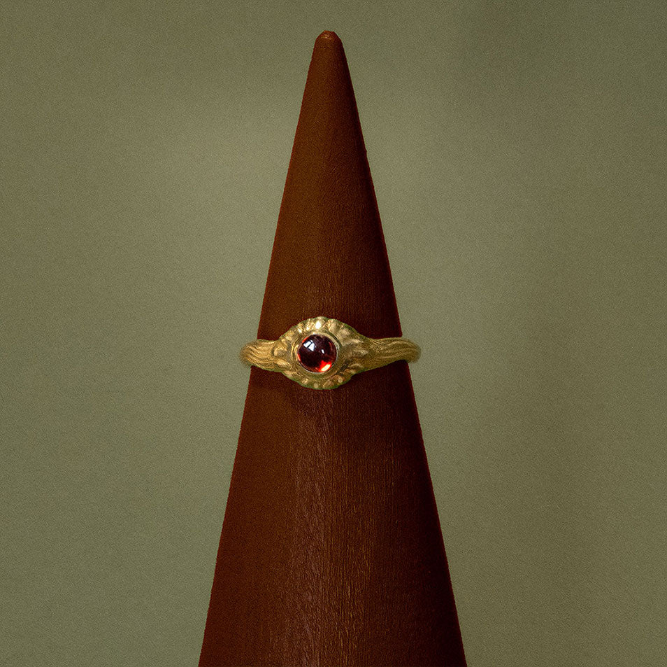 The Telga Ring - Cabochon