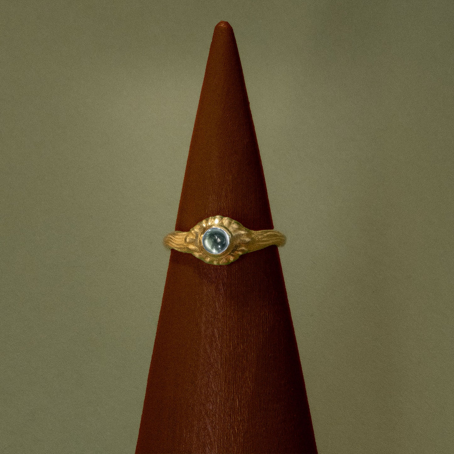 The Telga Ring - Cabochon