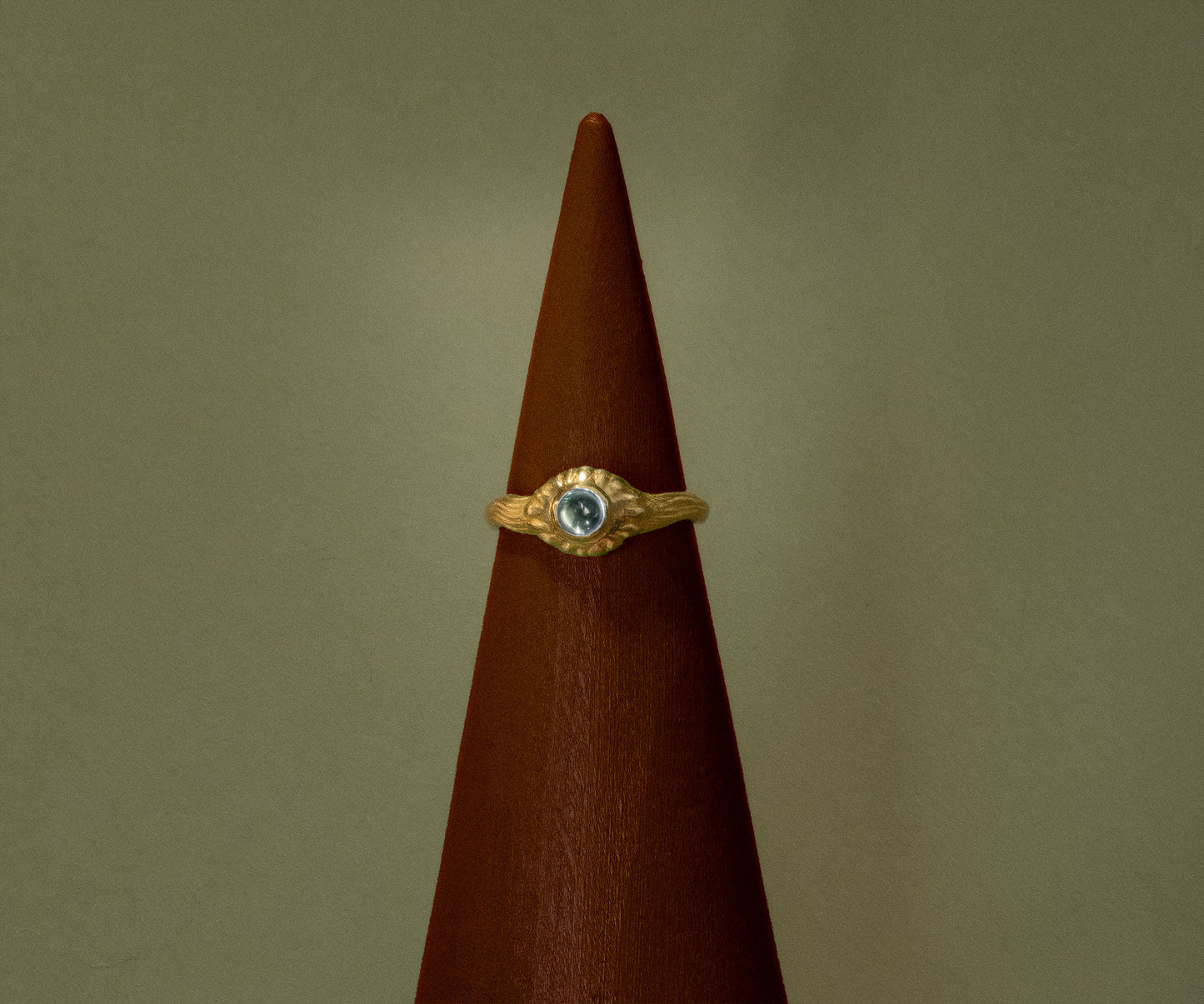 The Telga Ring - Cabochon