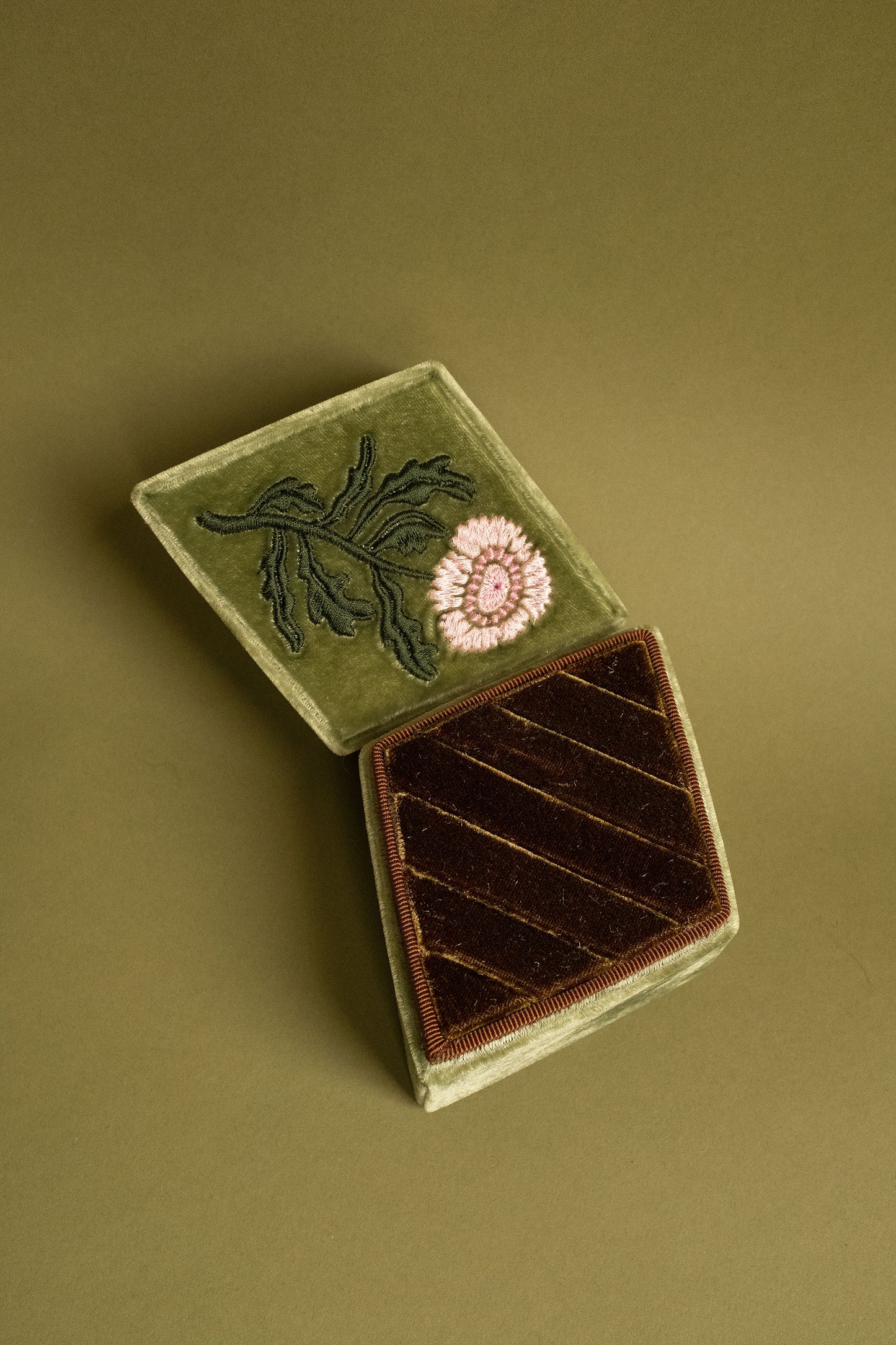 Velvet Diamond Box - Sun