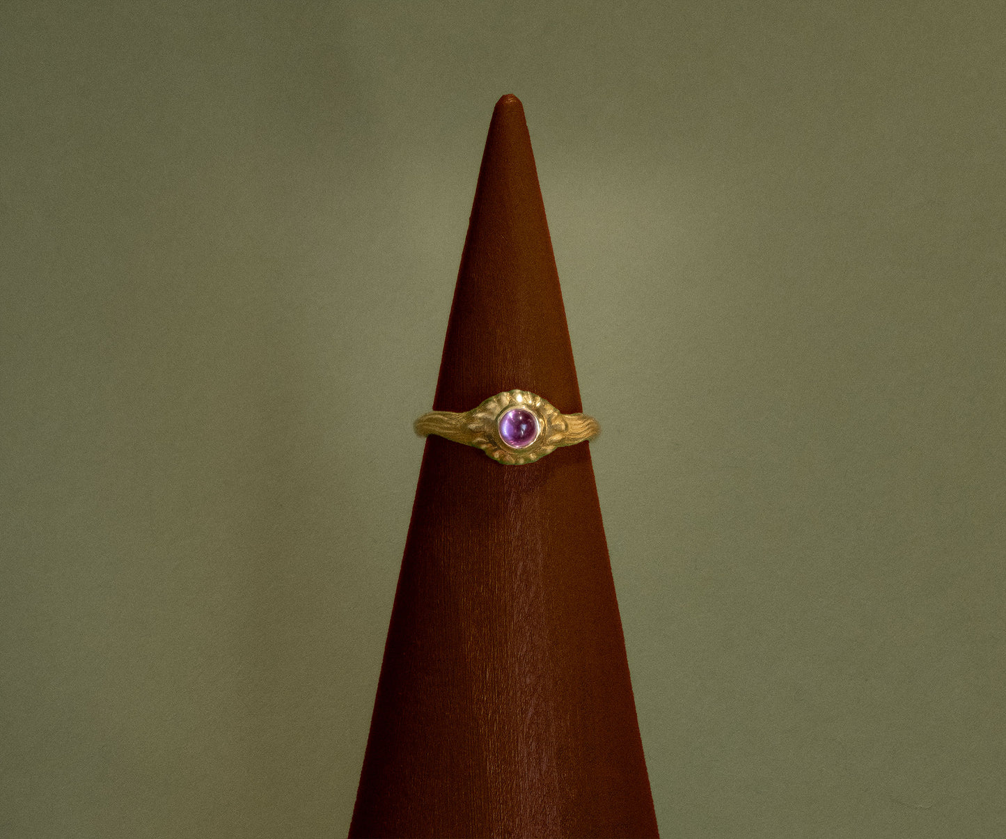The Telga Ring - Cabochon