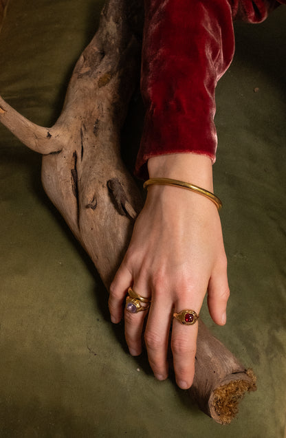 Akres Ring - cabochon stone