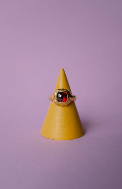 Akres Ring - cabochon stone