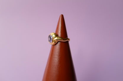 Akres Ring - faceted stone