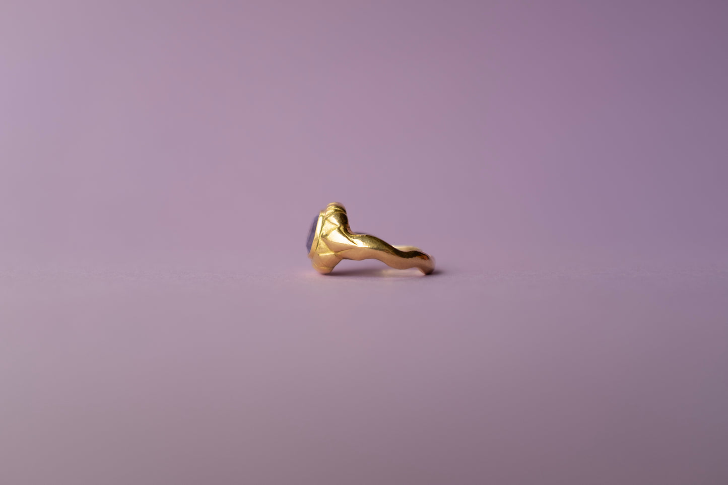 Akres Ring - faceted stone